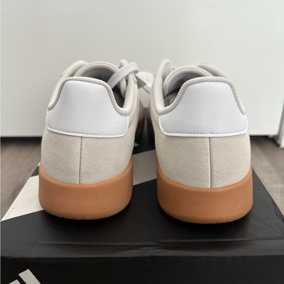 Adidas Barreda Sneakers Gray / White / Gum - Size 9 Men's NEW - Picture 6 of 8